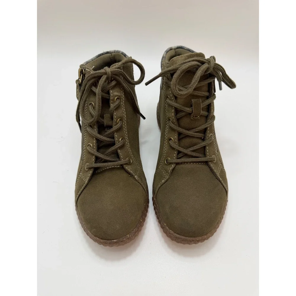 Clarks Caroline Park Olive Suede Lace Up Side Zip Ankle Boots Womens 6.5W Wide